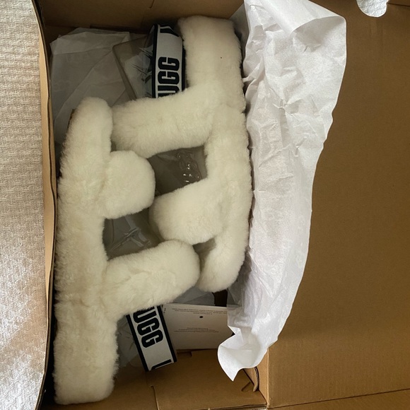 White UGG slides shoes slippers - Picture 2 of 4